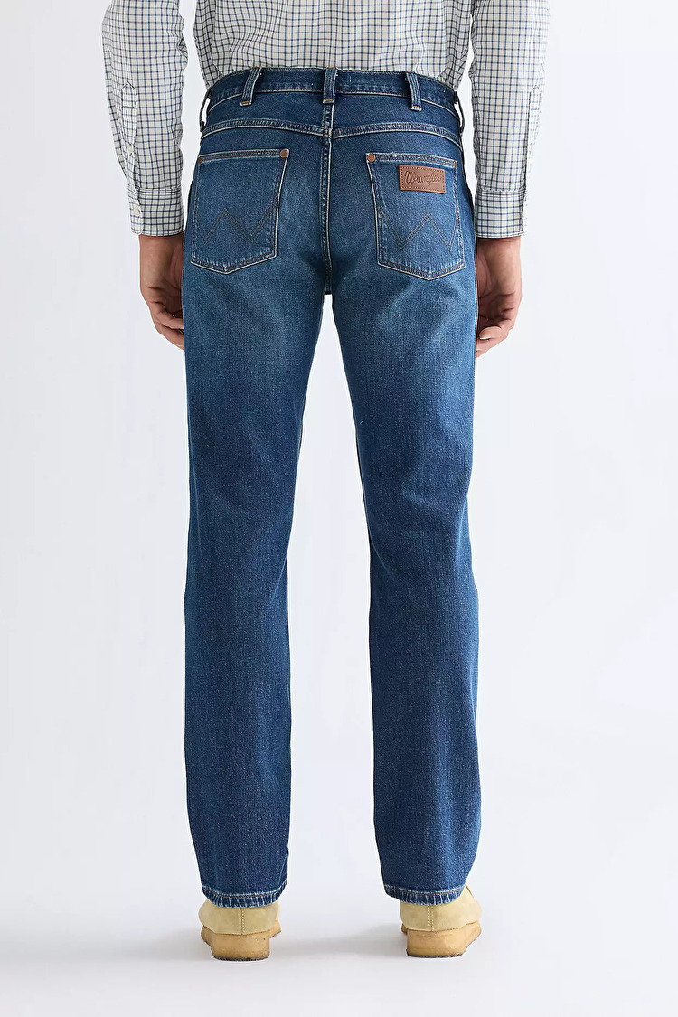 Джинси Wrangler Greensboro Regular Fit (112377800) Блакитний