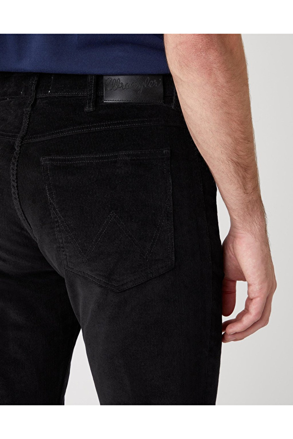 Брюки вельветовые Wrangler Arizona Regular Fit (W12OEC100) Черный