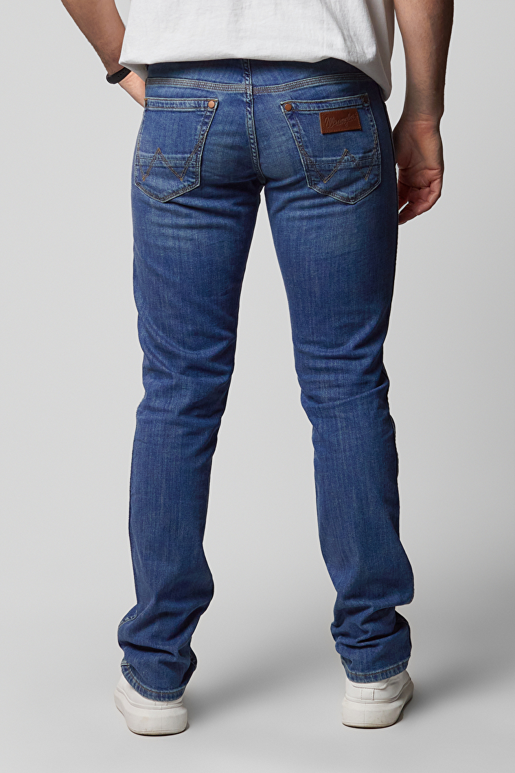 Джинсы Wrangler Greensboro Regular Fit (W15QQA27M) Голубой