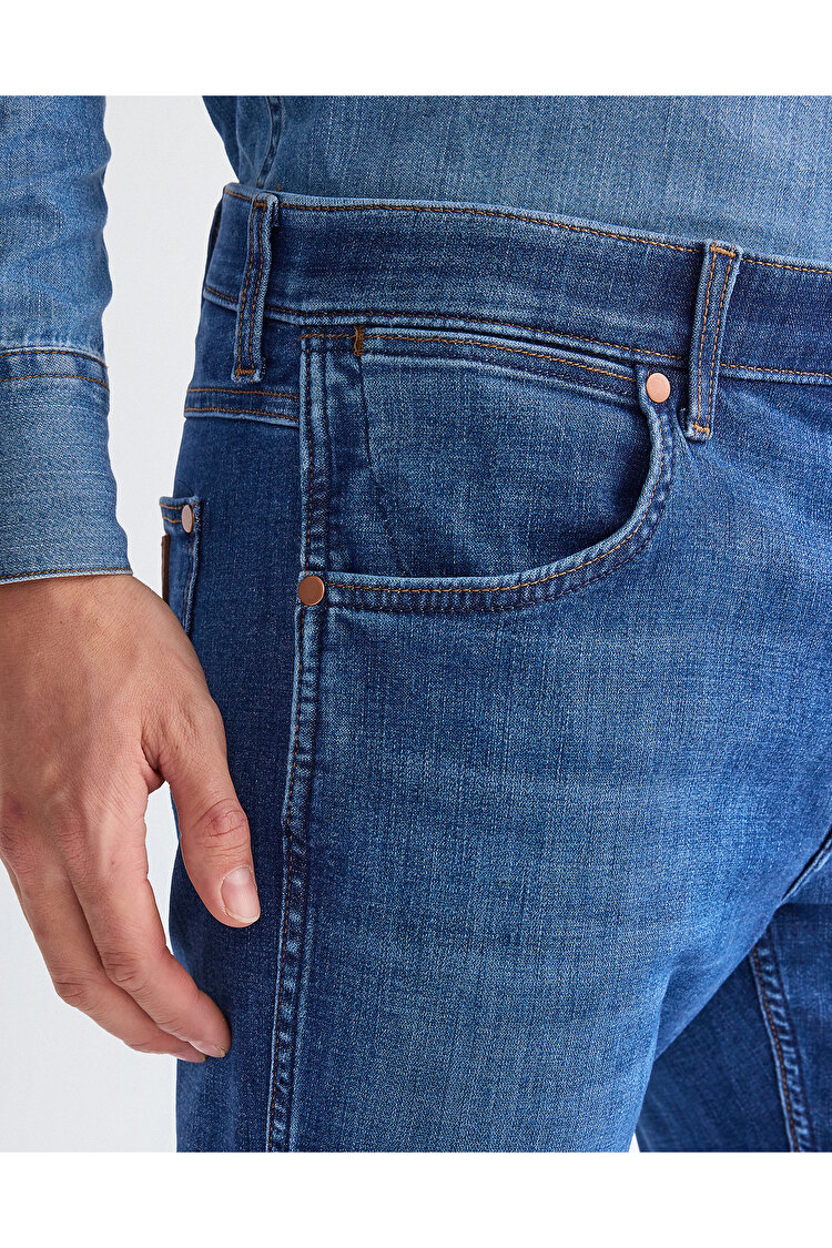 Джинси Wrangler Greensboro Regular Fit (112378852) Блакитний