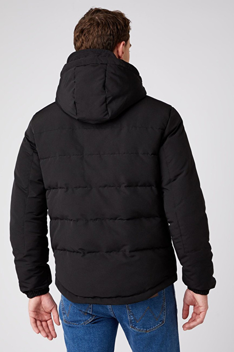 Куртка стеганная Wrangler The Bodyguard Regular Fit (W4D7WW100) Черный
