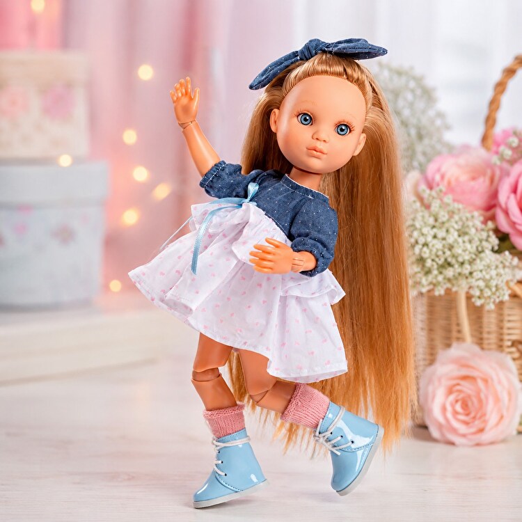 Кукла Eva articulada vestido gris y blanco 35 см BERJUAN (5821)