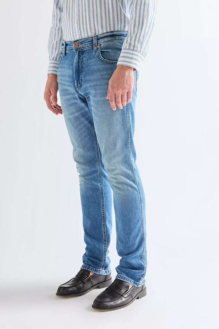 Джинси Wrangler Greensboro Regular Fit (112377801) Блакитний