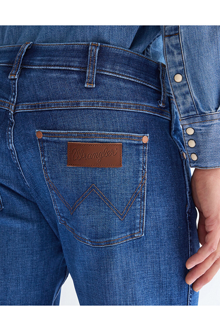 Джинси Wrangler Greensboro Regular Fit (112378852) Блакитний