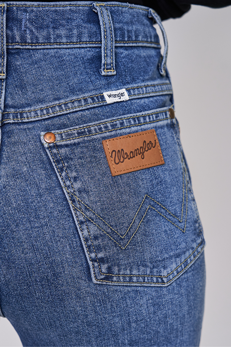 Джинси Wrangler Wild West Regular Fit (W2H2D223H) Синій