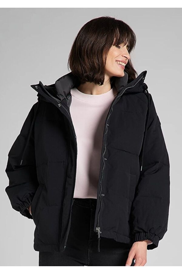 Куртка стеганная LEE Short Puffer Relaxed Fit (L56HXW01) Черный