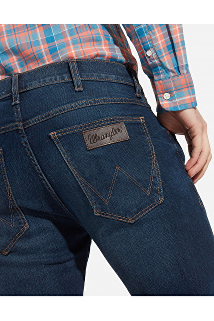 Джинси Wrangler Larston Slim Fit (W18SRS24N) Темно-синій