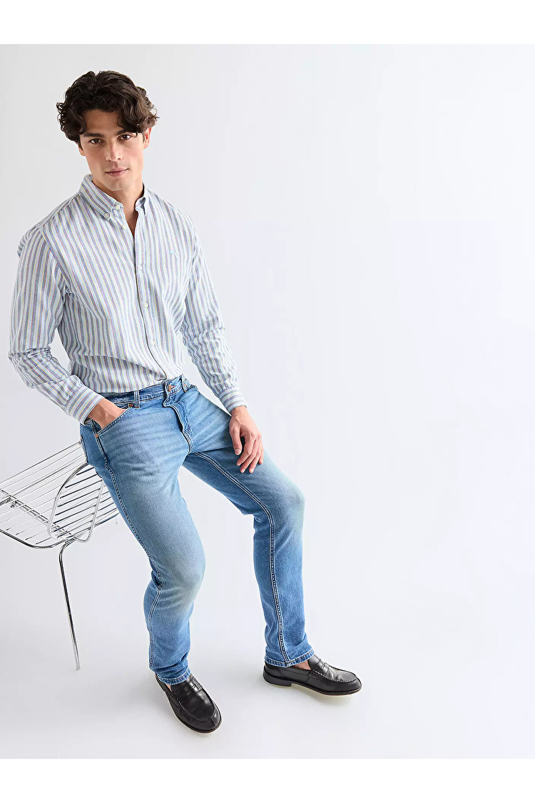 Джинси Wrangler Greensboro Regular Fit (112377801) Блакитний