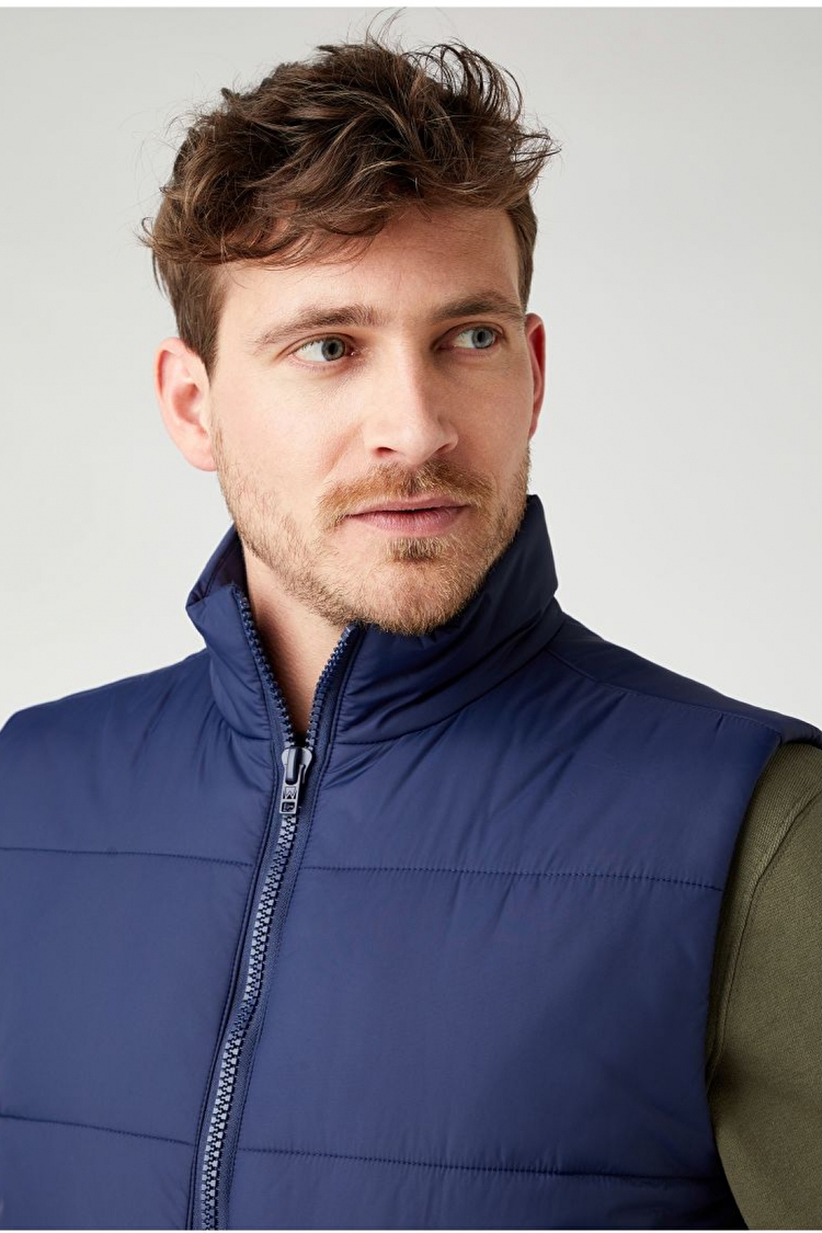 Жилет з утеплювачем Wrangler The Vest Regular Fit (W4D8WR114) Синій