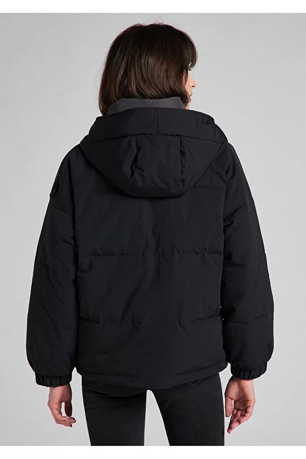 Куртка стеганная LEE Short Puffer Relaxed Fit (L56HXW01) Черный