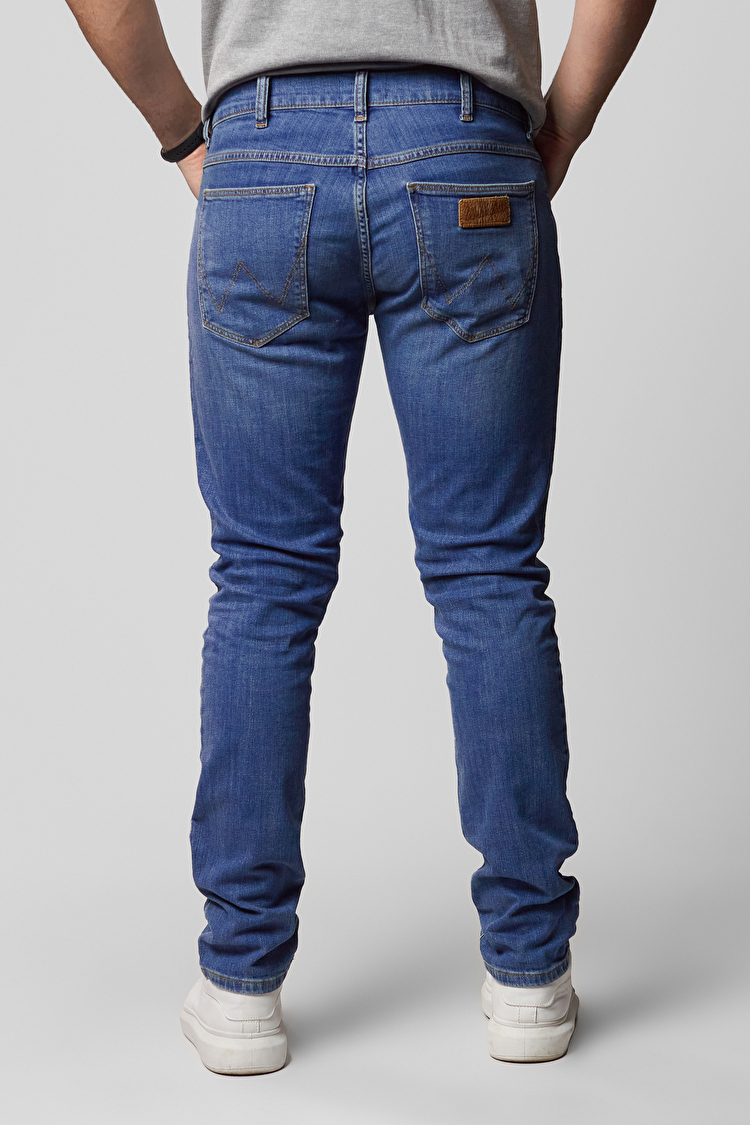 Джинси Wrangler Larston Slim Fit (W18SQA27E) Блакитний