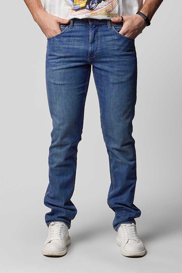 Джинсы Wrangler Greensboro Regular Fit (W15QQA27M) Голубой