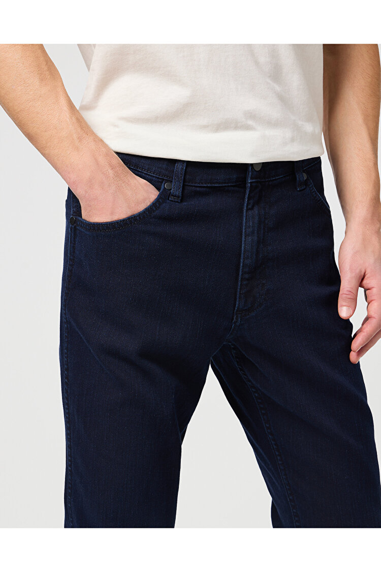 Джинсы Wrangler Greensboro Regular Fit (112127042) Черный