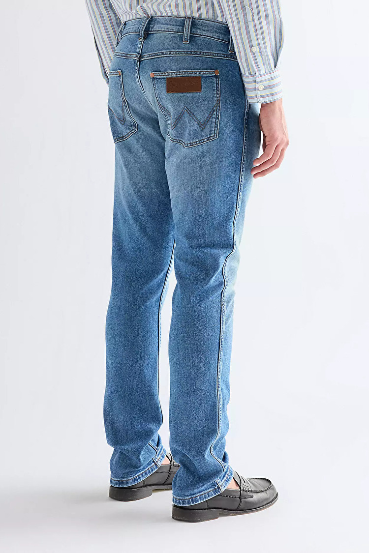 Джинси Wrangler Greensboro Regular Fit (112377801) Блакитний