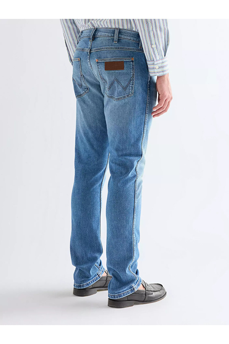 Джинси Wrangler Greensboro Regular Fit (112377801) Блакитний