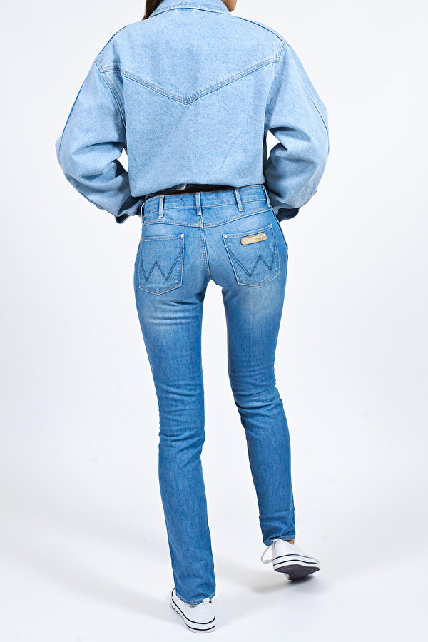 Джинси Wrangler Courtney Skinny Fit (W23SP137B) Блакитний