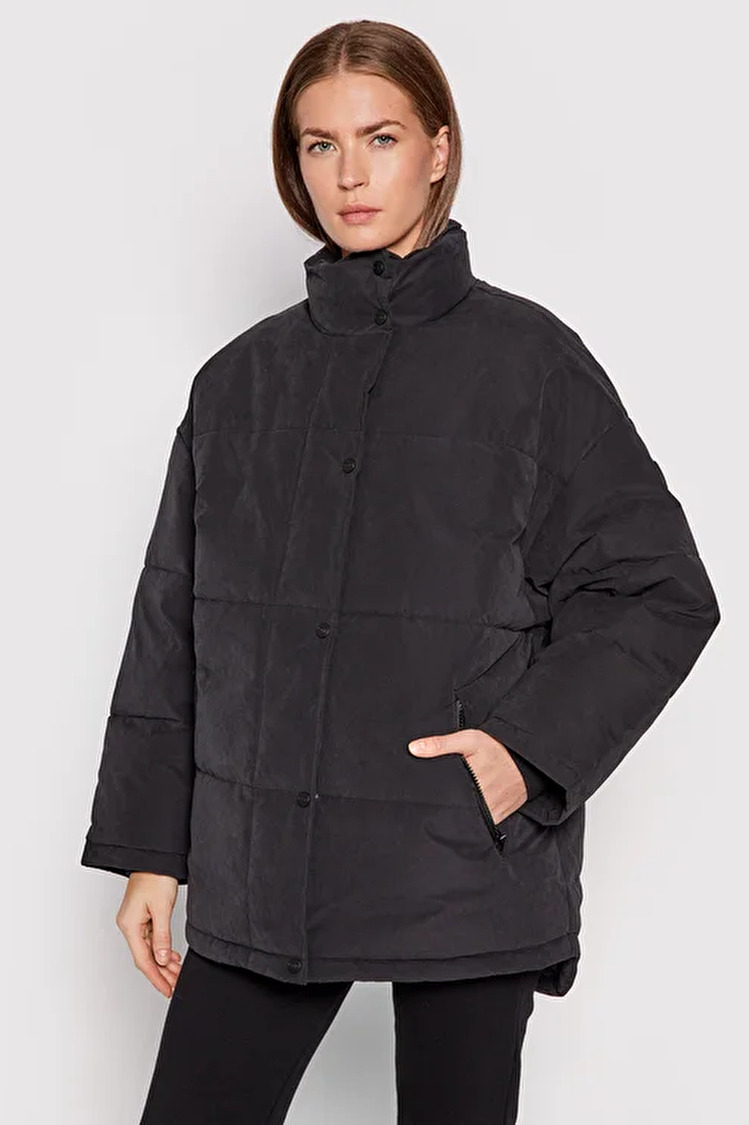 Куртка стьобана Wrangler Relaxed Puffer Relaxed Fit (W4S3X7100) Чорний