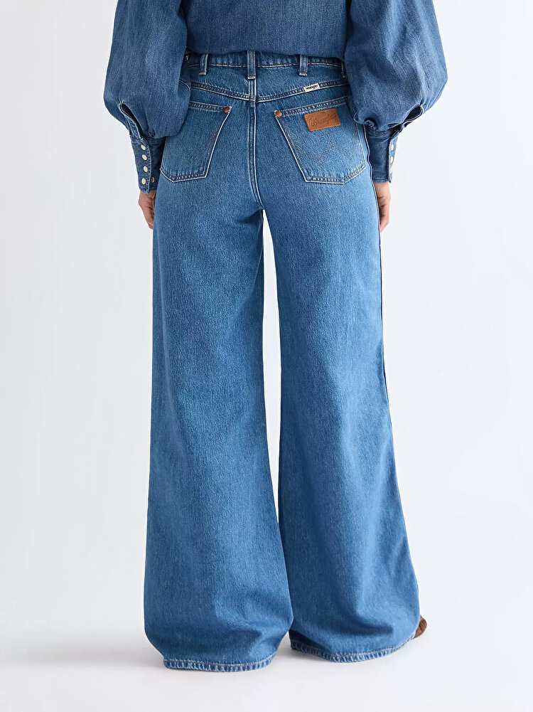 Джинси Wrangler CANYON Loose Fit (112378703) Блакитний