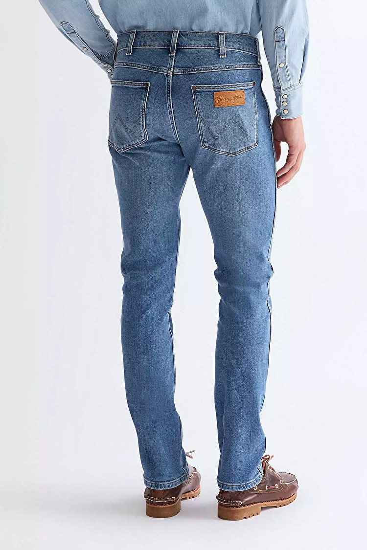 Джинси Wrangler Larston Slim Fit (W18SQ148R) Блакитний