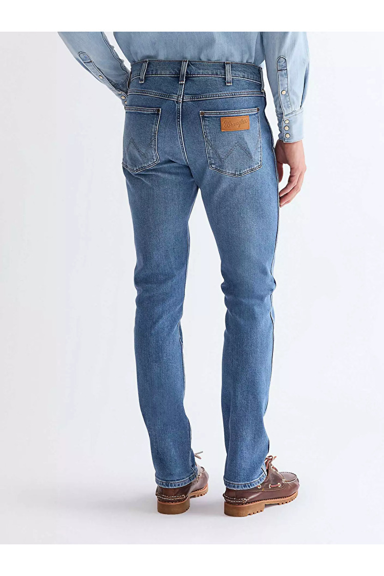 Джинси Wrangler Larston Slim Fit (W18SQ148R) Блакитний