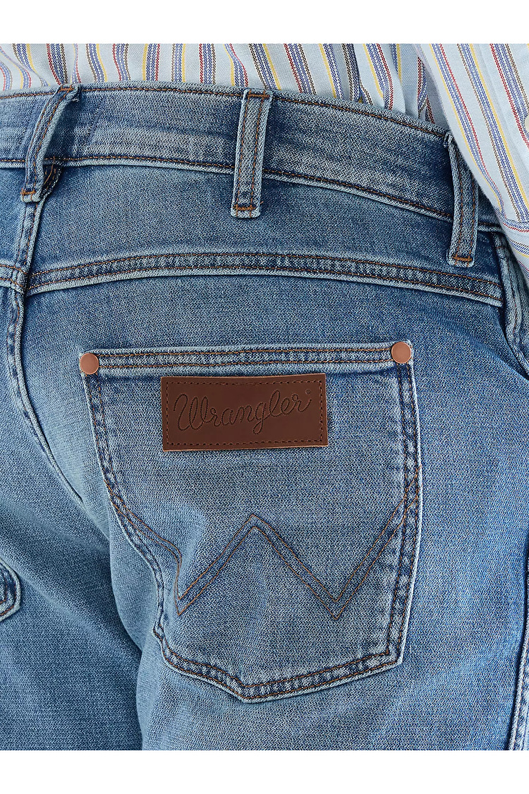 Джинси Wrangler Greensboro Regular Fit (112377801) Блакитний