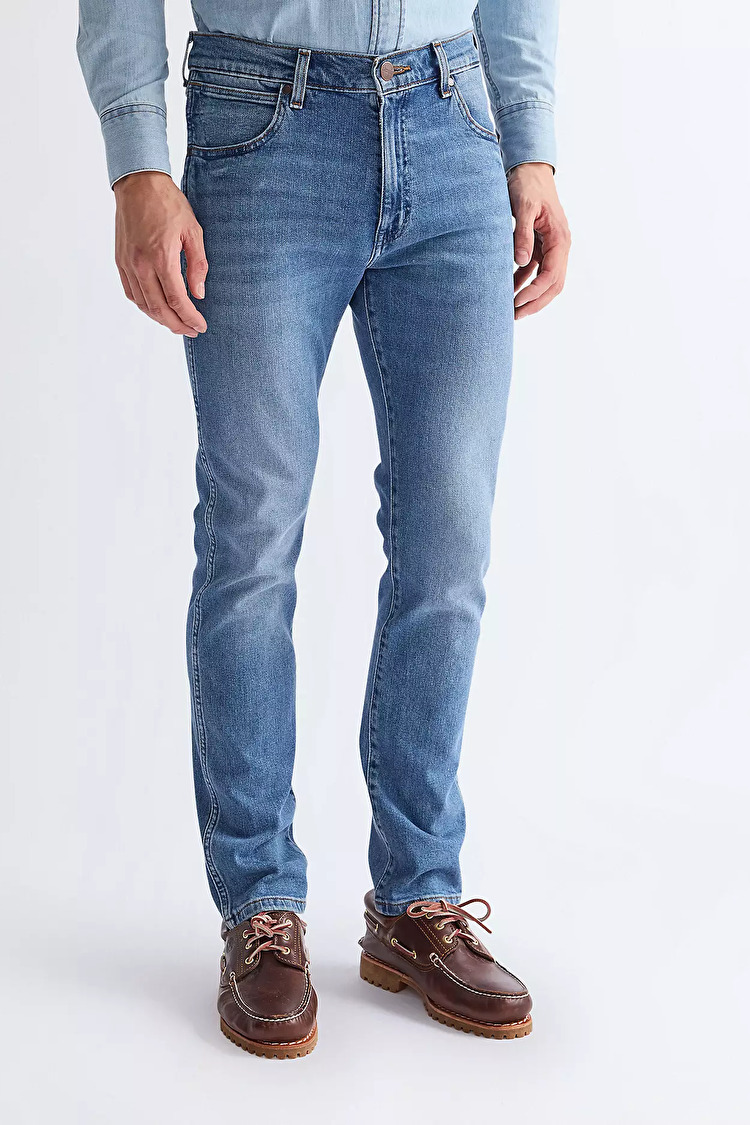 Джинси Wrangler Larston Slim Fit (W18SQ148R) Блакитний
