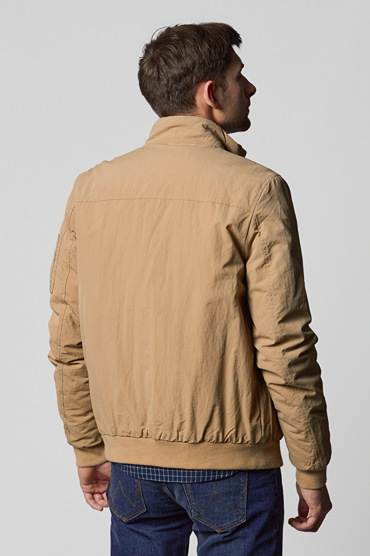 Бомбер Wrangler Classic Bomber Regular Fit (W4732XIWM) Бежевий