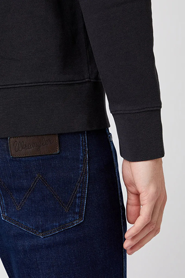 Свитшот Wrangler Chest Print Crew Regular Fit (W6F5HA100) Черный