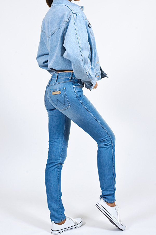 Джинси Wrangler Courtney Skinny Fit (W23SP137B) Блакитний
