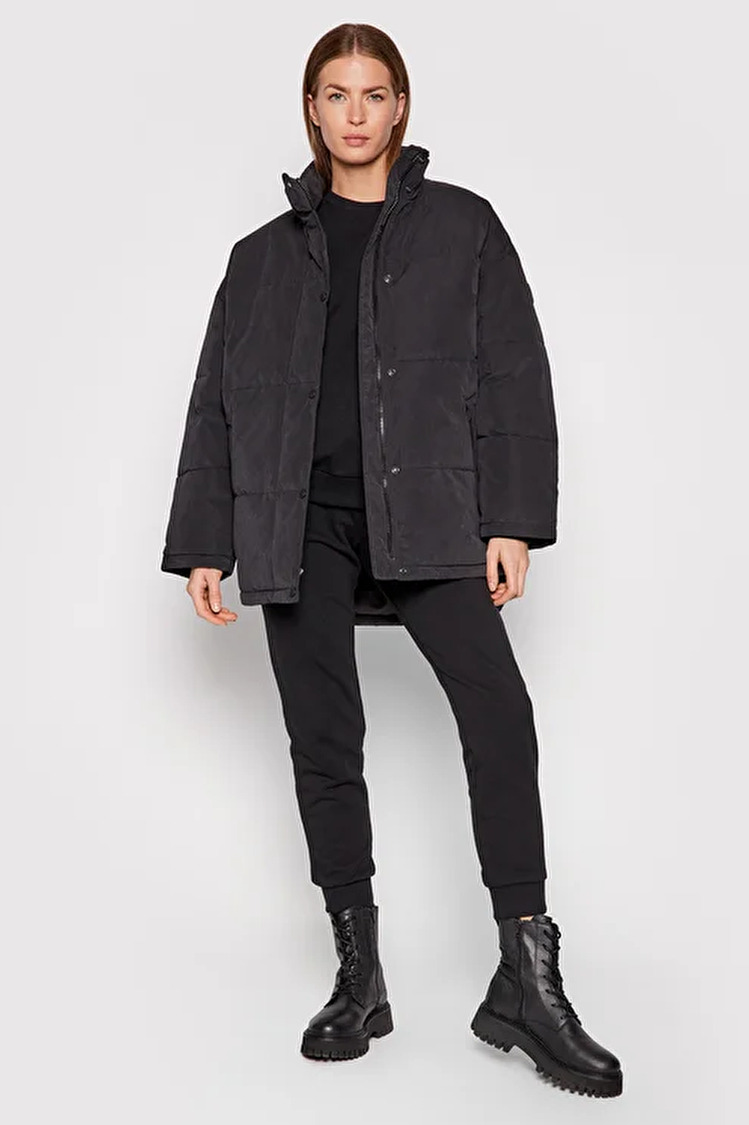 Куртка стьобана Wrangler Relaxed Puffer Relaxed Fit (W4S3X7100) Чорний