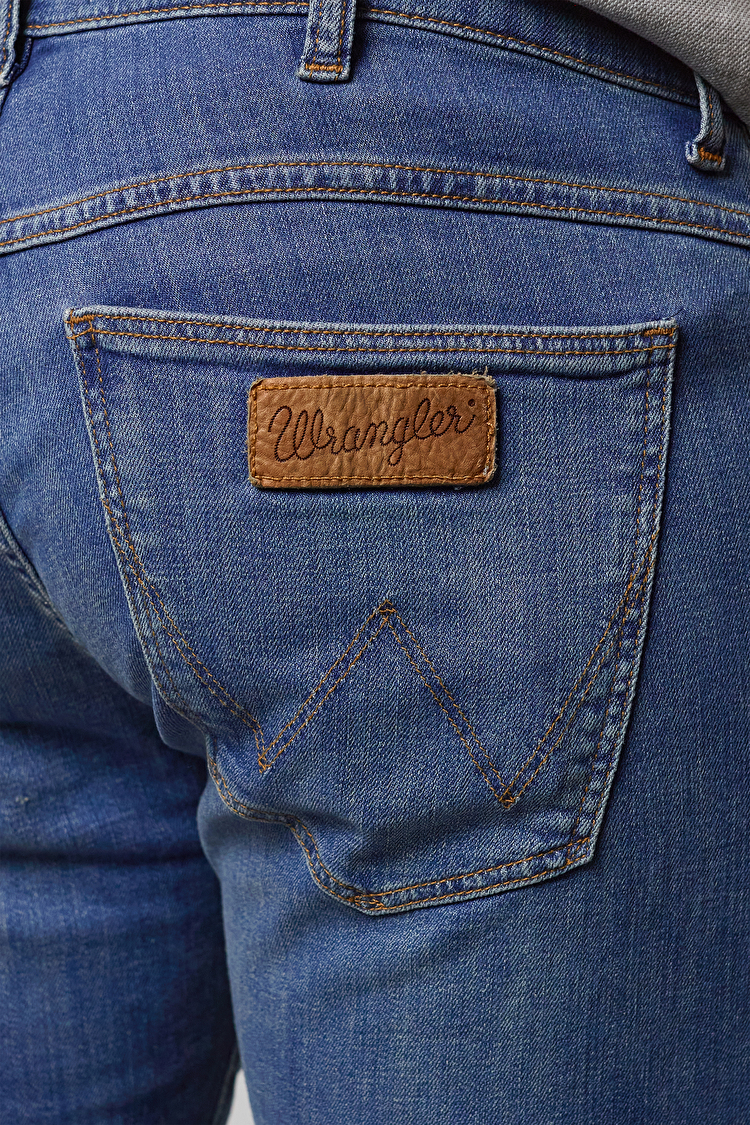 Джинси Wrangler Larston Slim Fit (W18SQA27E) Блакитний