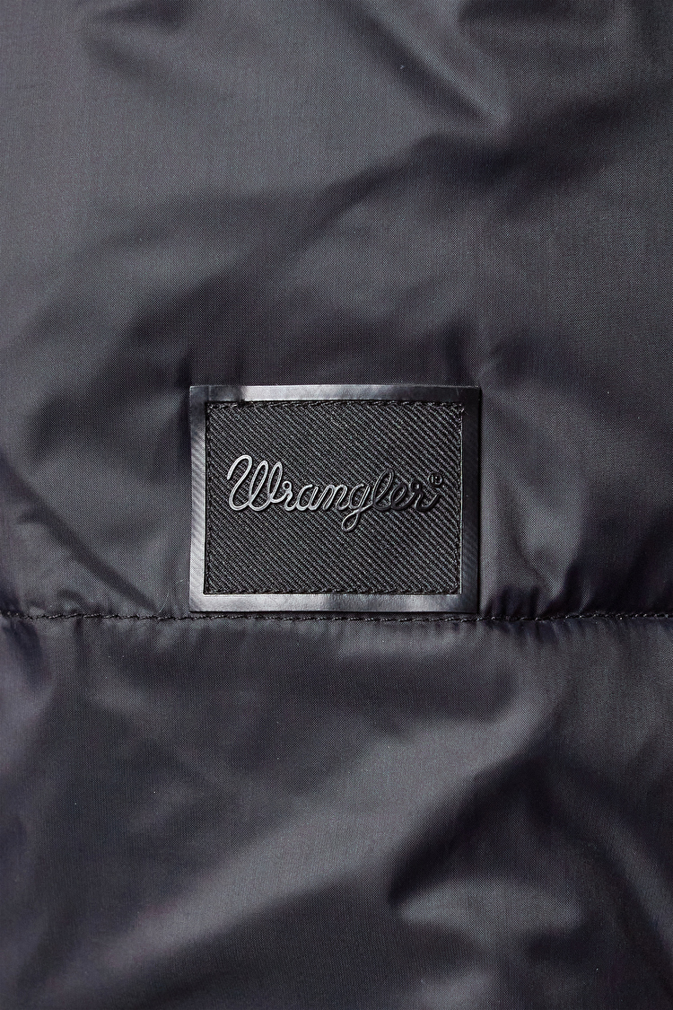 Куртка стьобана Wrangler Short Puffer Slim Fit (W4104V501) Чорний
