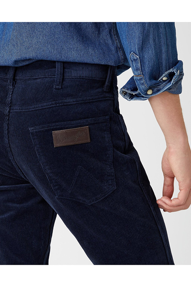 Брюки вельветові Wrangler Greensboro Regular Fit (W15QA2B21) Темно-синій