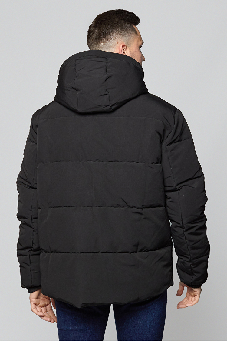 Куртка стеганная Wrangler The Bodyguard Regular Fit (W4C8WW100) Черный